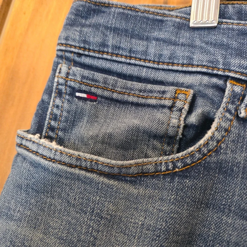 Tommy Hilfiger Jeans Men 32x30‎ Blue Fair Distressed Straight Leg Denim